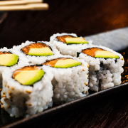 M25 Salmon Avocado Roll